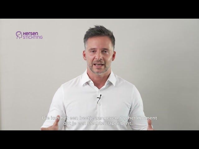 Dr. Merijn van de Laar in de video Feit of fabel? Smartwatches kunnen slaap betrouwbaar meten van Hersenstichting